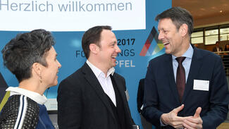 Forschungsgipfel 2017: Joana Breidenbach, Gerrit Schumann und Georg Schütte (v.li.) (Foto: David Ausserhofer)