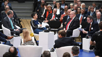 Forschungsgipfel 2017: Joana Breidenbach und Peter Altmaier (Foto: David Ausserhofer)
