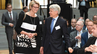 Anja Karliczek und Andreas Barner (Foto: David Ausserhofer)