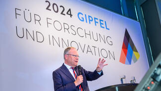 Stefan Weil beim Gipfel für Forschung und Innovation 2024 (Foto: David Ausserhofer)